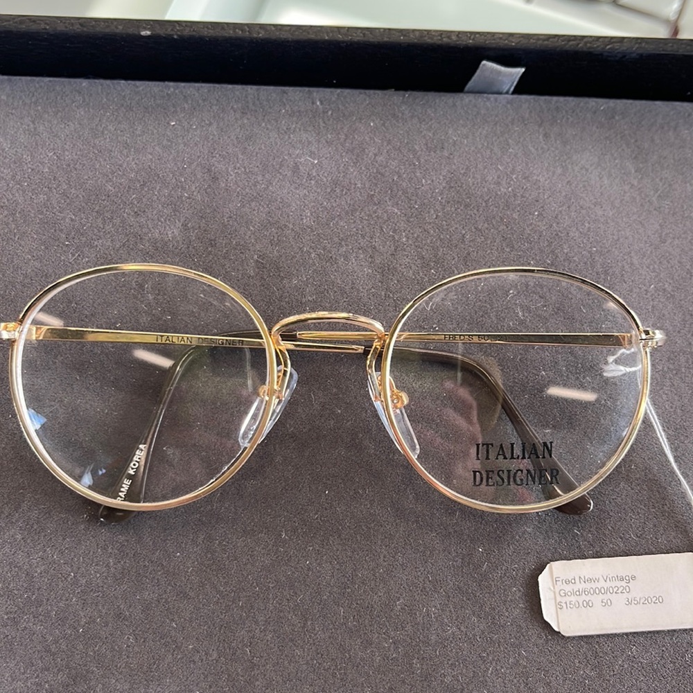 Brand new, never worn vintage eyewear! Unisex!